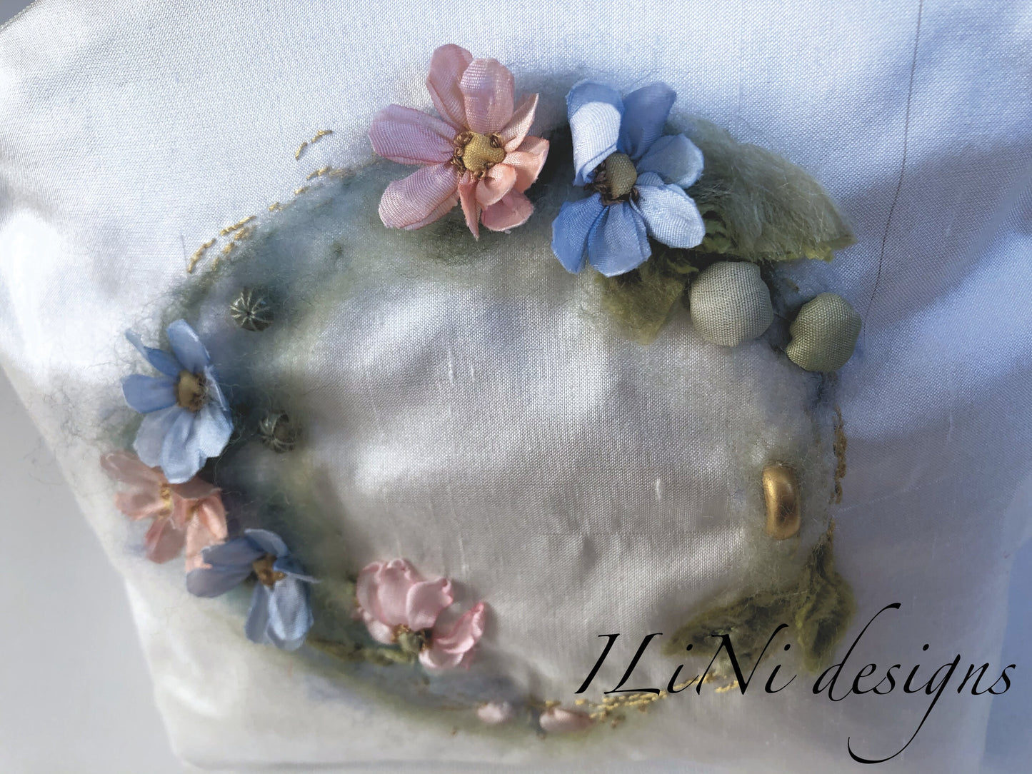 Handmade silk makeup bag with ring of daisies - hand embroidery detail with silk ribbon embroidery